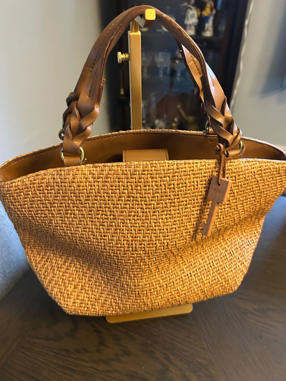 Fossil Tan Woven Shoulder Bag with Leather Handles wooden key charm - Picture 2 of 13